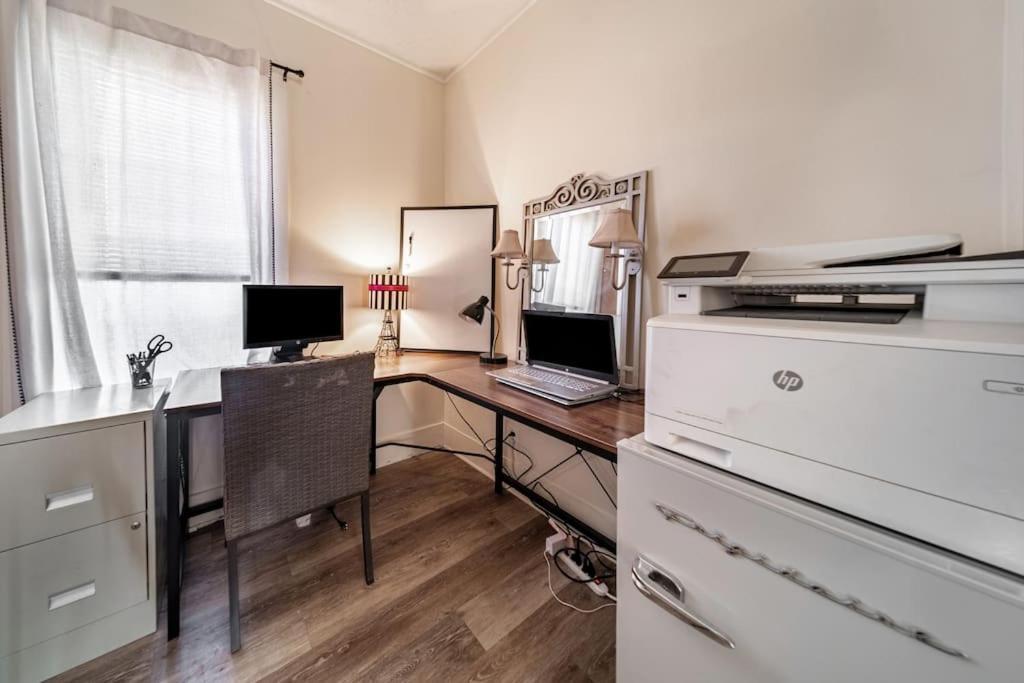 Cottage In The Falls, 2 B, 2 Bath, Fireplace カヤホガ・フォールズ エクステリア 写真