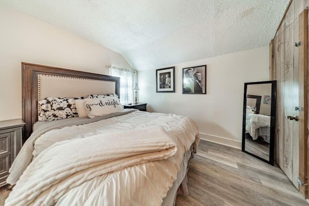 Cottage In The Falls, 2 B, 2 Bath, Fireplace カヤホガ・フォールズ エクステリア 写真