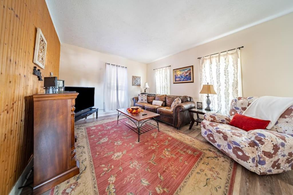 Cottage In The Falls, 2 B, 2 Bath, Fireplace カヤホガ・フォールズ エクステリア 写真