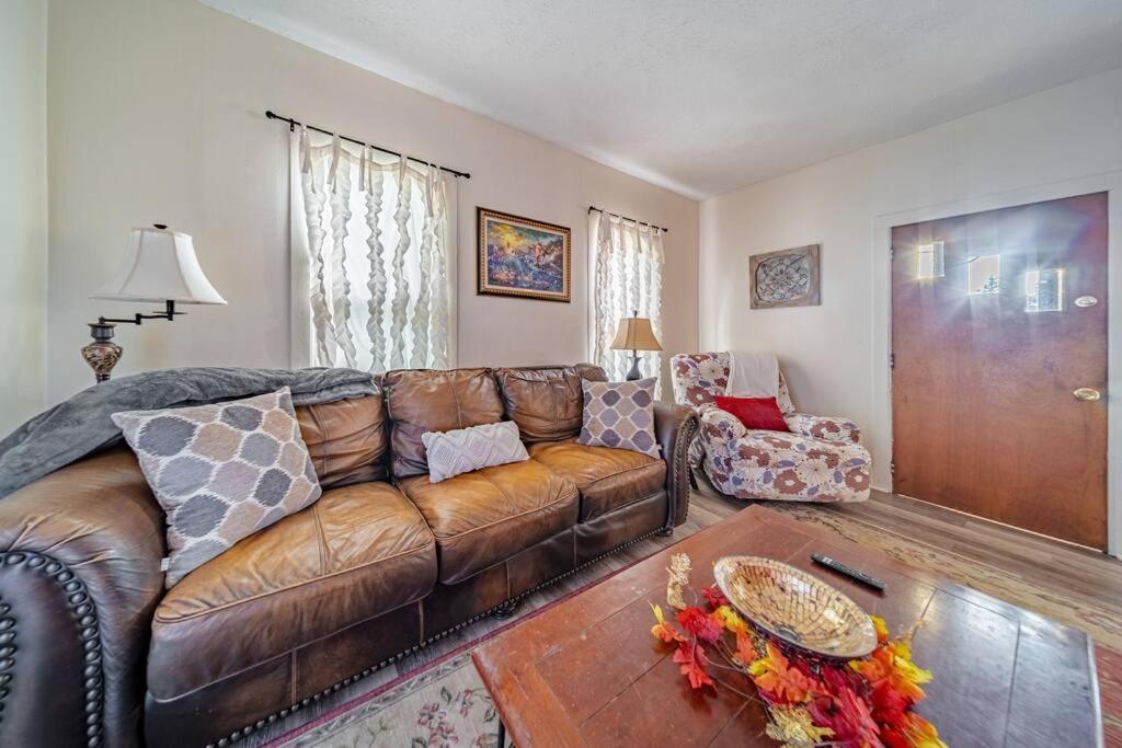 Cottage In The Falls, 2 B, 2 Bath, Fireplace カヤホガ・フォールズ エクステリア 写真